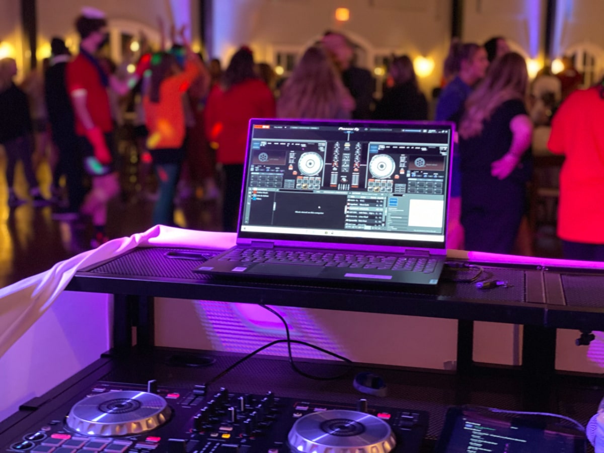 DJ